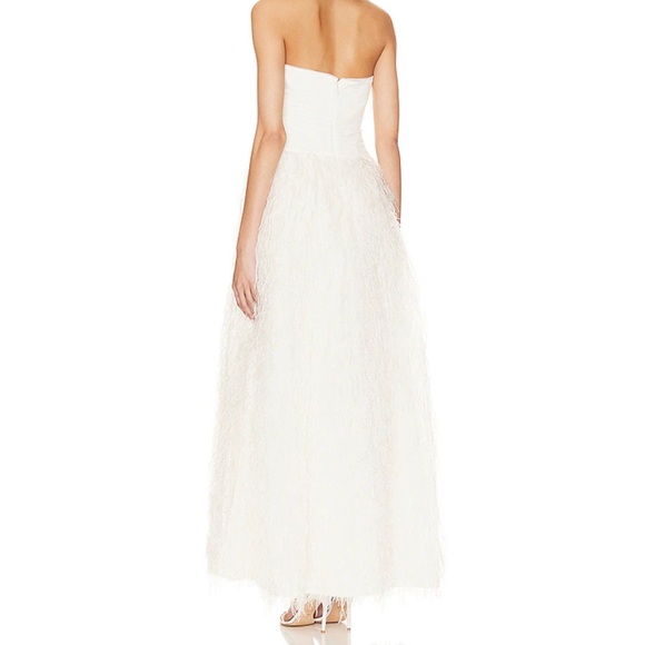 BCBGMAXAZRIA OFF WHITE Feathered Evening Dress in Off White | BRAND NEW | SIZE 2 - Picture 2 of 4